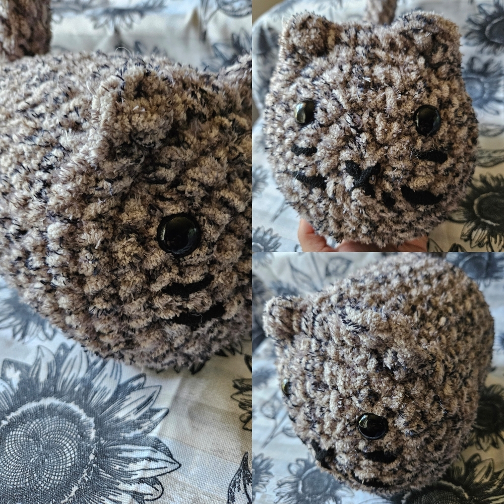 Crochet Loaf Cat plushie amigurumi